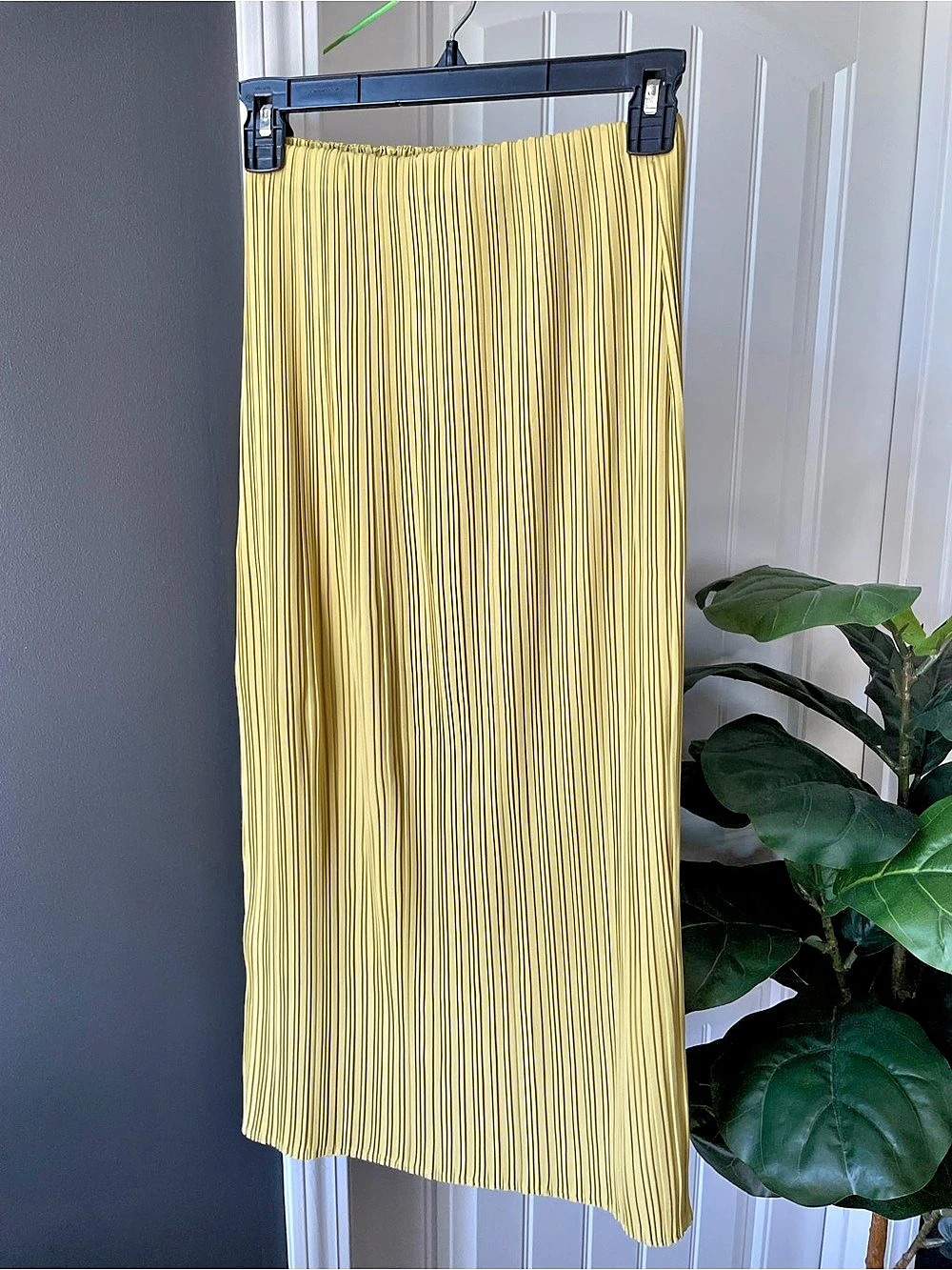 Love, Bonito Gym Pleated Column Midi Skirt Dusty Citron Chartreuse Size XS/2